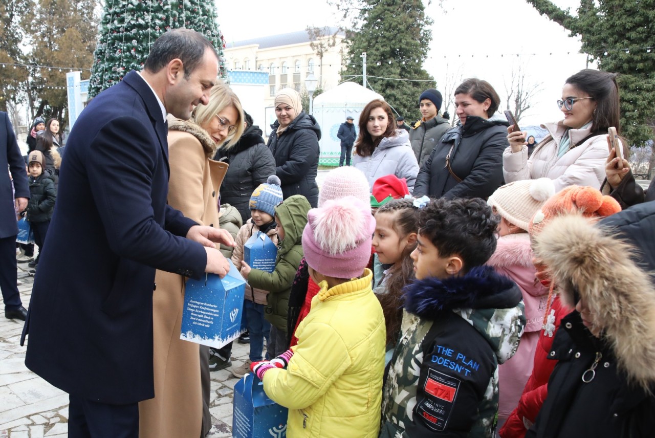 AHİK Yeni il ərəfəsində balacaları sevindirdi - FOTOLAR