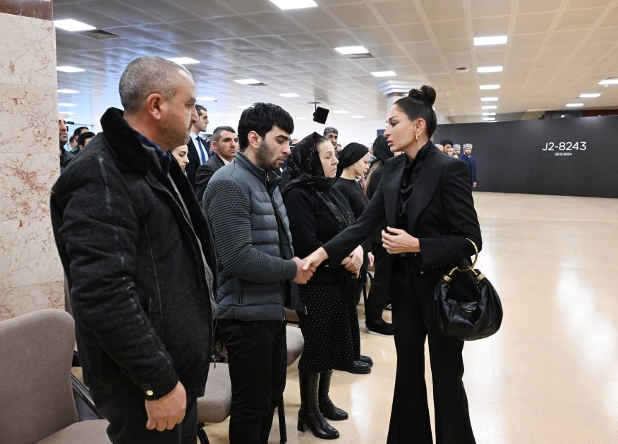 Prezident və birinci xanım ekipaj üzvlərinin vida mərasimində - FOTOLAR (YENİLƏNİB)