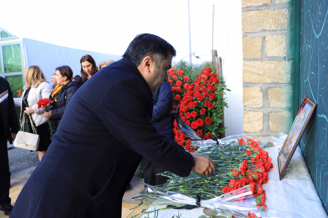 Niyazi Bayramov Milli Qəhrəman Hökümə Əliyevanın yas mərasimində iştirak etdi - FOTOLAR