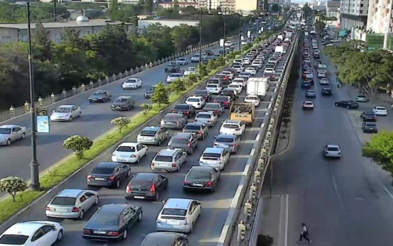 Bakıda sıxlıq olan yollar -SİYAHI