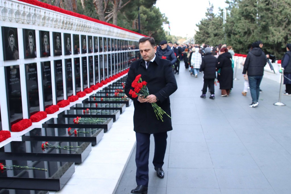 SOMDA-nın şəxsi heyəti Şəhidlər xiyabanını ziyarət edib - FOTOLAR