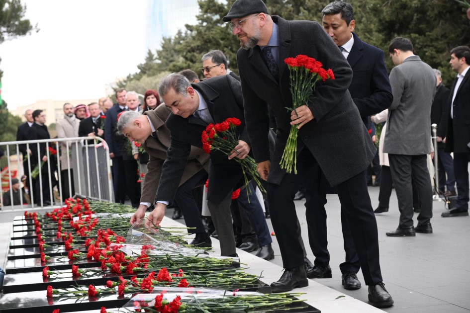 Diplomatlar Şəhidlər xiyabanını ziyarət etdilər - FOTOLAR