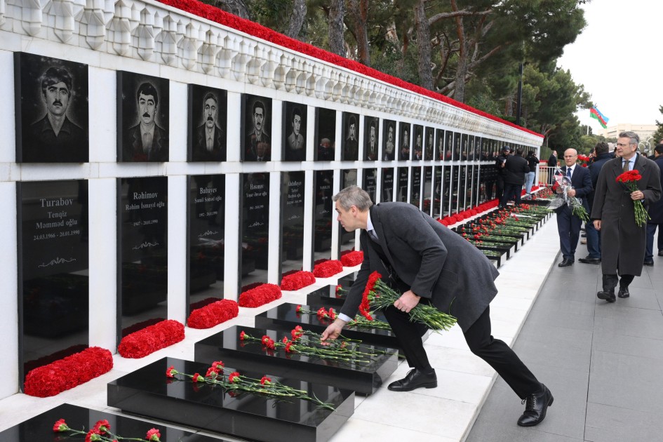 Diplomatlar Şəhidlər xiyabanını ziyarət etdilər - FOTOLAR