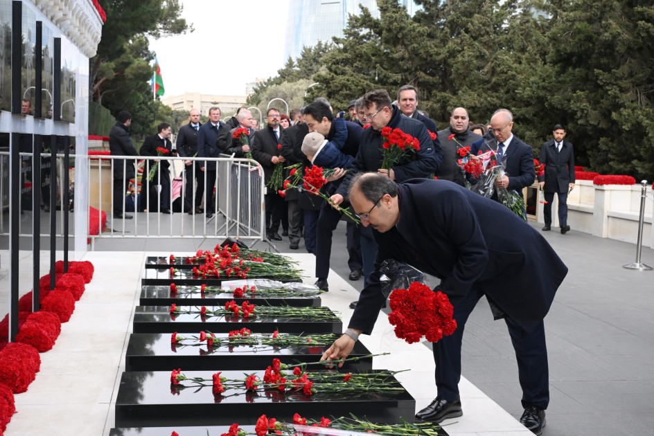 Diplomatlar Şəhidlər xiyabanını ziyarət etdilər - FOTOLAR