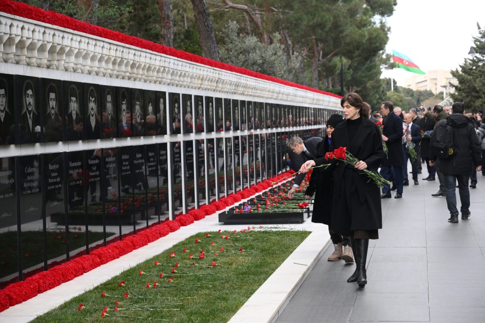 Diplomatlar Şəhidlər xiyabanını ziyarət etdilər - FOTOLAR