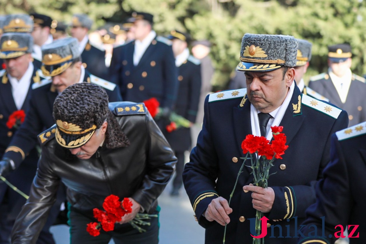 Baş Prokurorluğun rəhbərliyi Şəhidlər xiyabanını ziyarət etdi - FOTOLAR