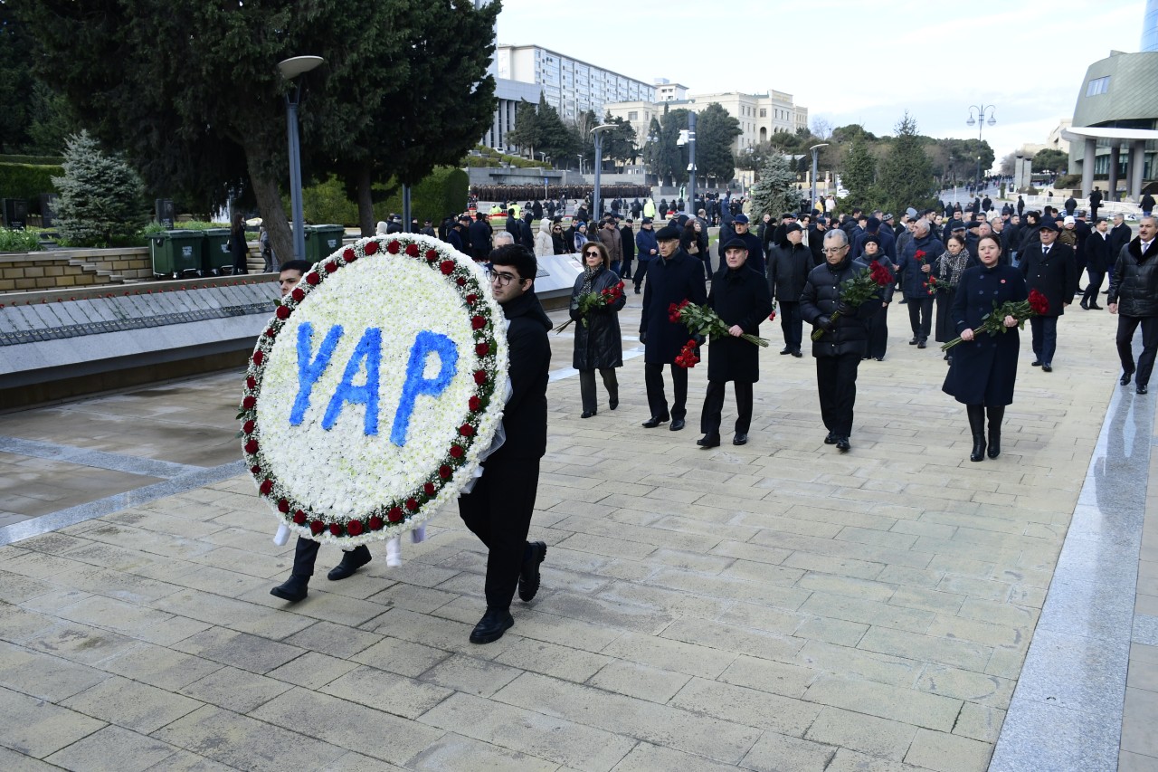 YAP rəhbərliyi Şəhidlər xiyabanını ziyarət etdi - FOTOLAR