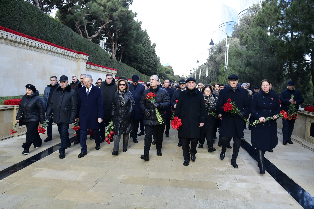 YAP rəhbərliyi Şəhidlər xiyabanını ziyarət etdi - FOTOLAR