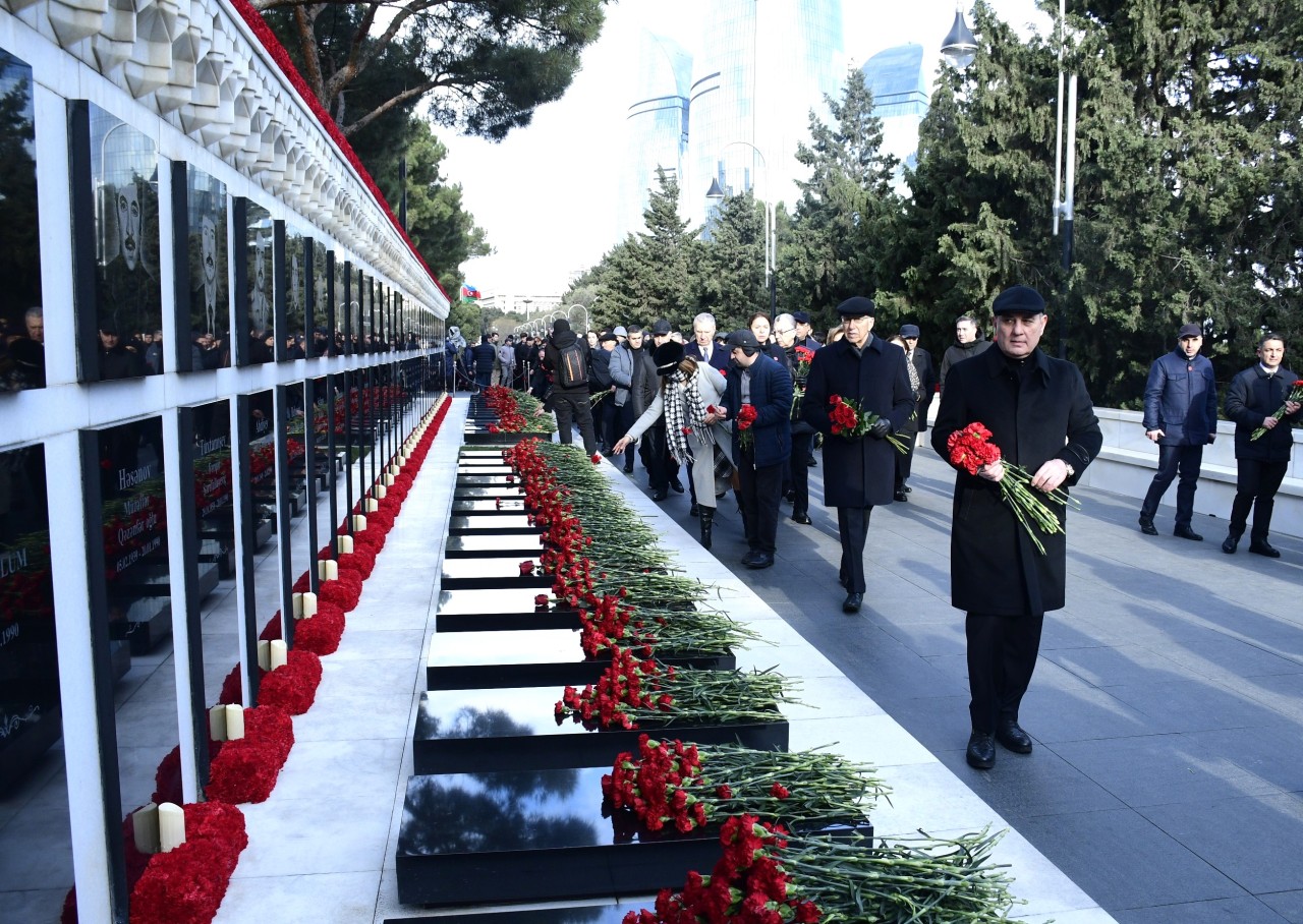 YAP rəhbərliyi Şəhidlər xiyabanını ziyarət etdi - FOTOLAR