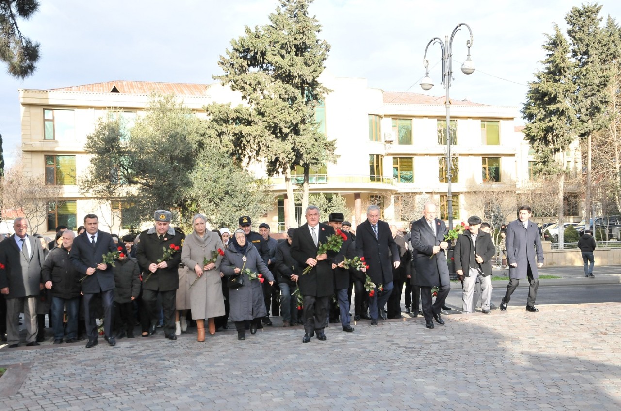 Abşeronda 20 Yanvar şəhidlərinin xatirəsi anılıb - FOTOLAR