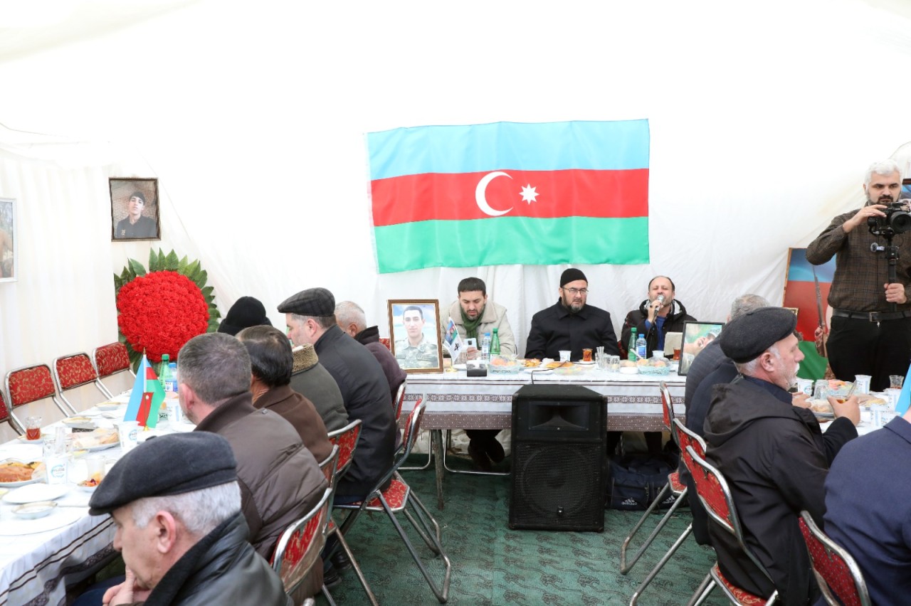 İcra başçısı Adil Əliyev şəhidin anım mərasimində iştirak edib - FOTOLAR