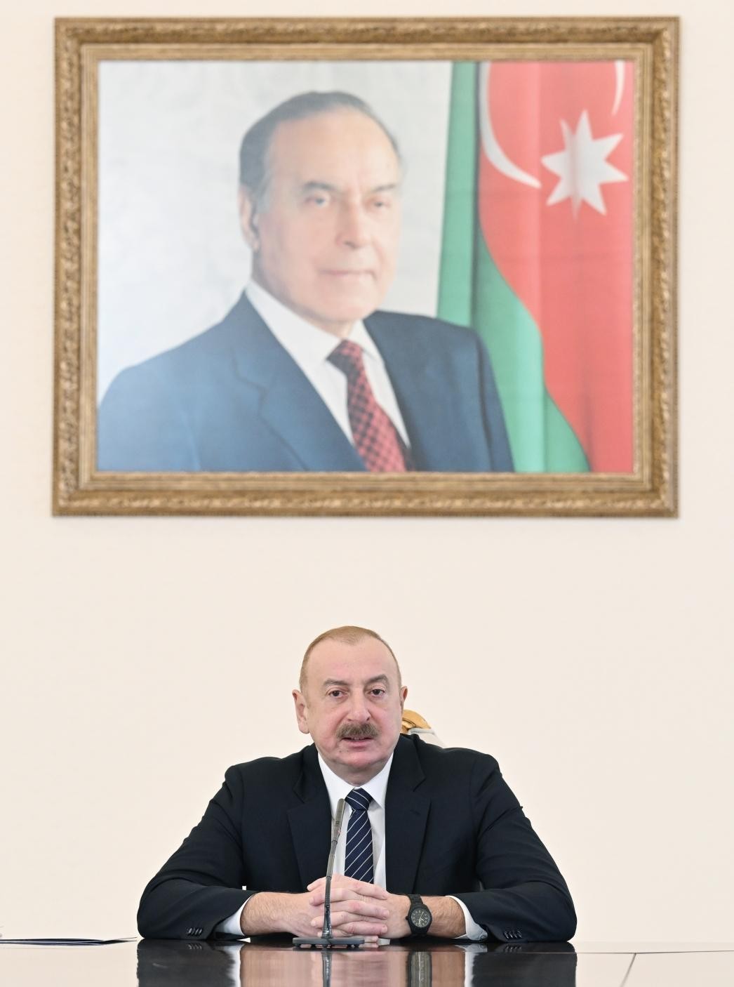 İlham Əliyev müşavirə keçirdi - FOTOLAR