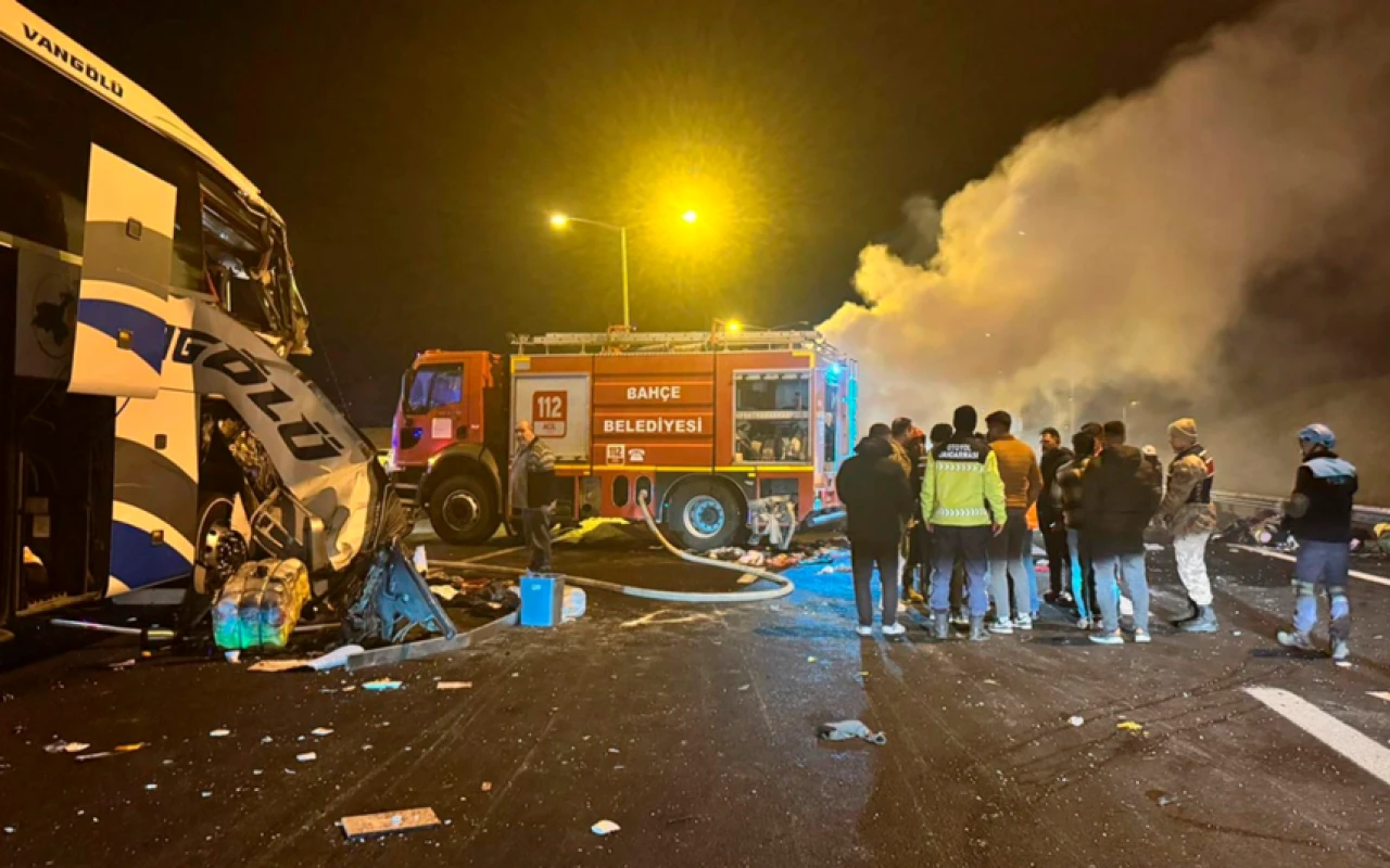 Türkiyədə ağır yol qəzası olub, bir nəfər ölüb,19 nəfər yaralanıb