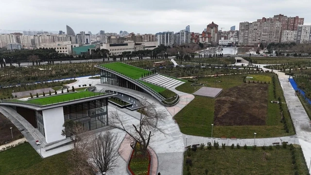 İlham Əliyev Bakıda yaradılan yeni parkın açılışında iştirak EDİB -FOTOLAR