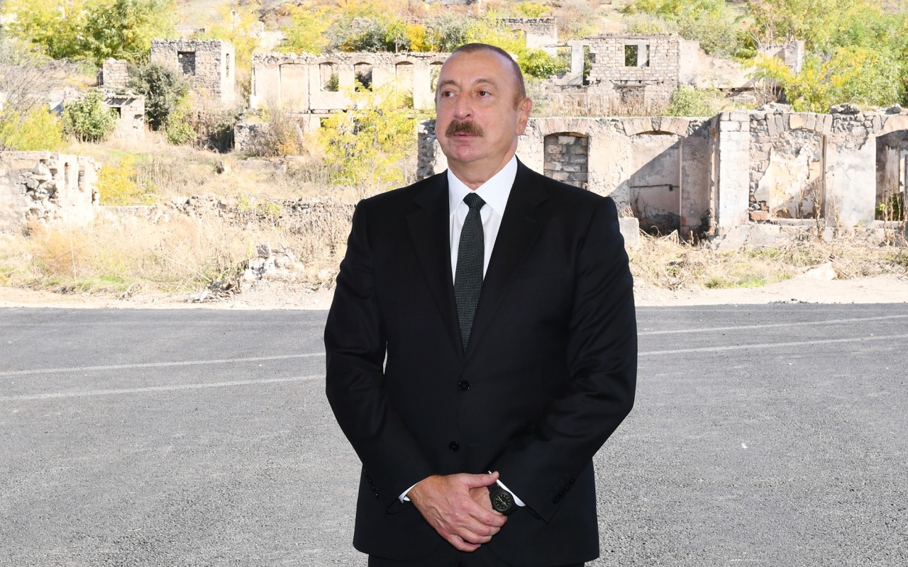 İlham Əliyev Ağdam Muğam Mərkəzində görülən işlərlə tanış oldu