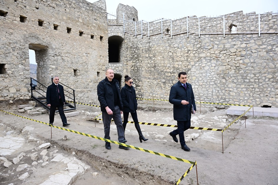 Prezident Əsgəran qala-kompleksinin konsepsiya layihəsi ilə tanış oldu - YENİLƏNİB (FOTOLAR)