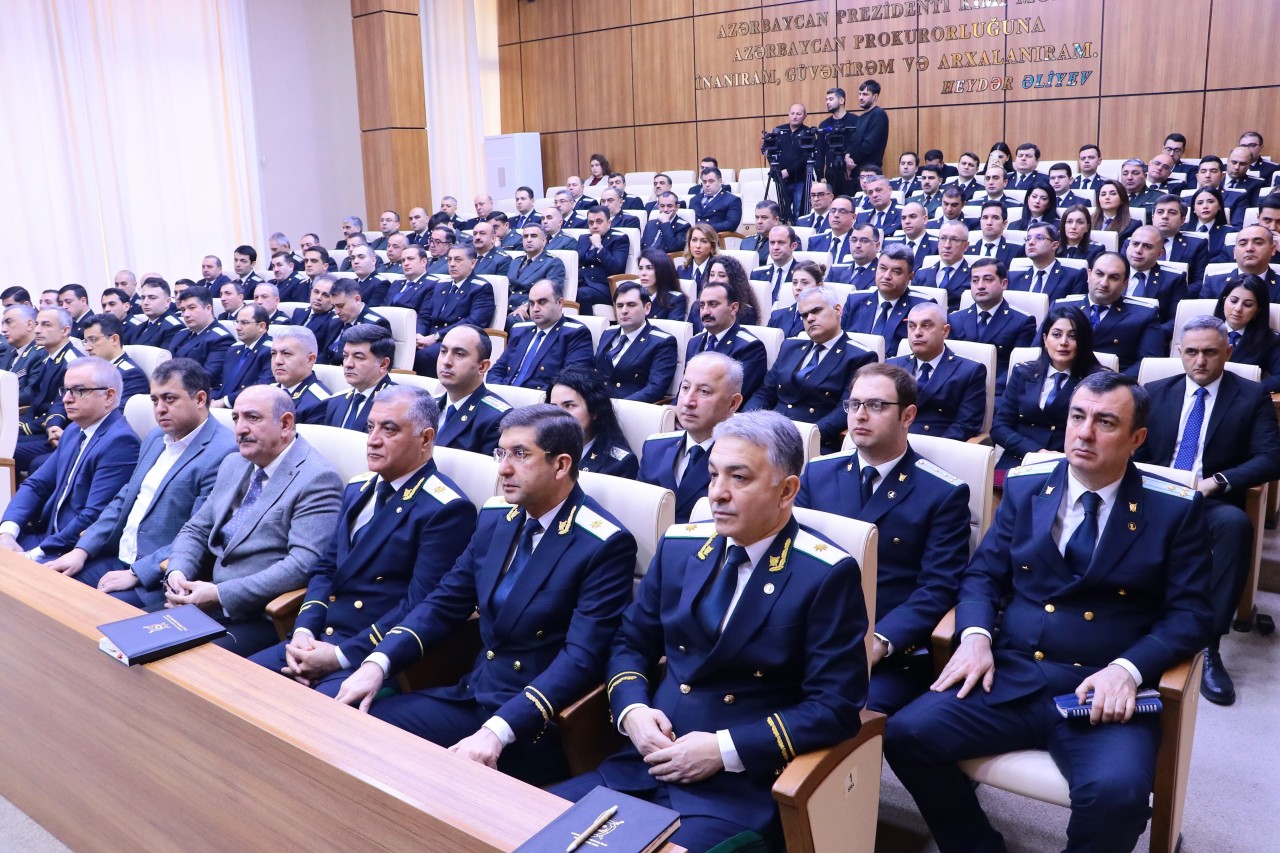 Baş prokuror onları mükafatlandırdı - FOTOLAR