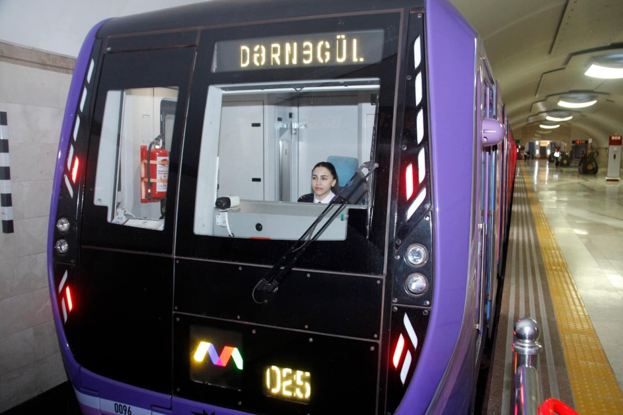 Metroda daha bir xanım maşinist işə başladı - FOTO