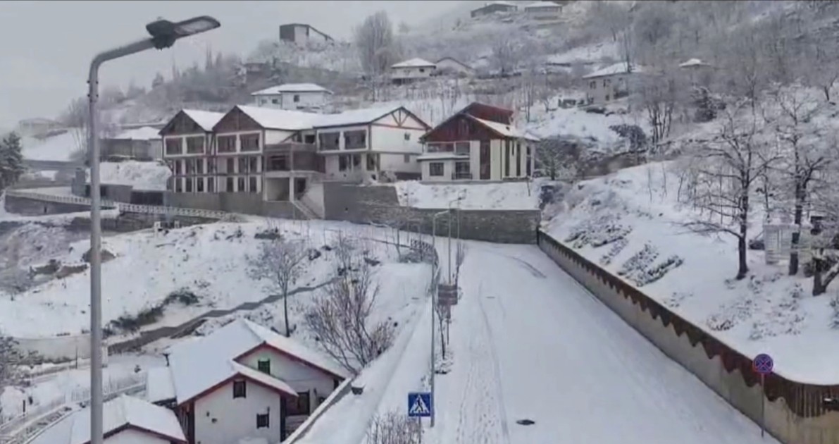 Ağ örpəyə bürünmüş Laçının dron FOTOLARI