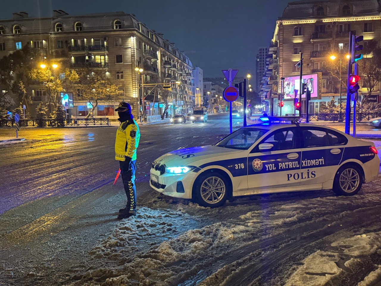 Polis əməkdaşları gecə saatlarında fasiləsiz xidmət aparıb - FOTOLAR