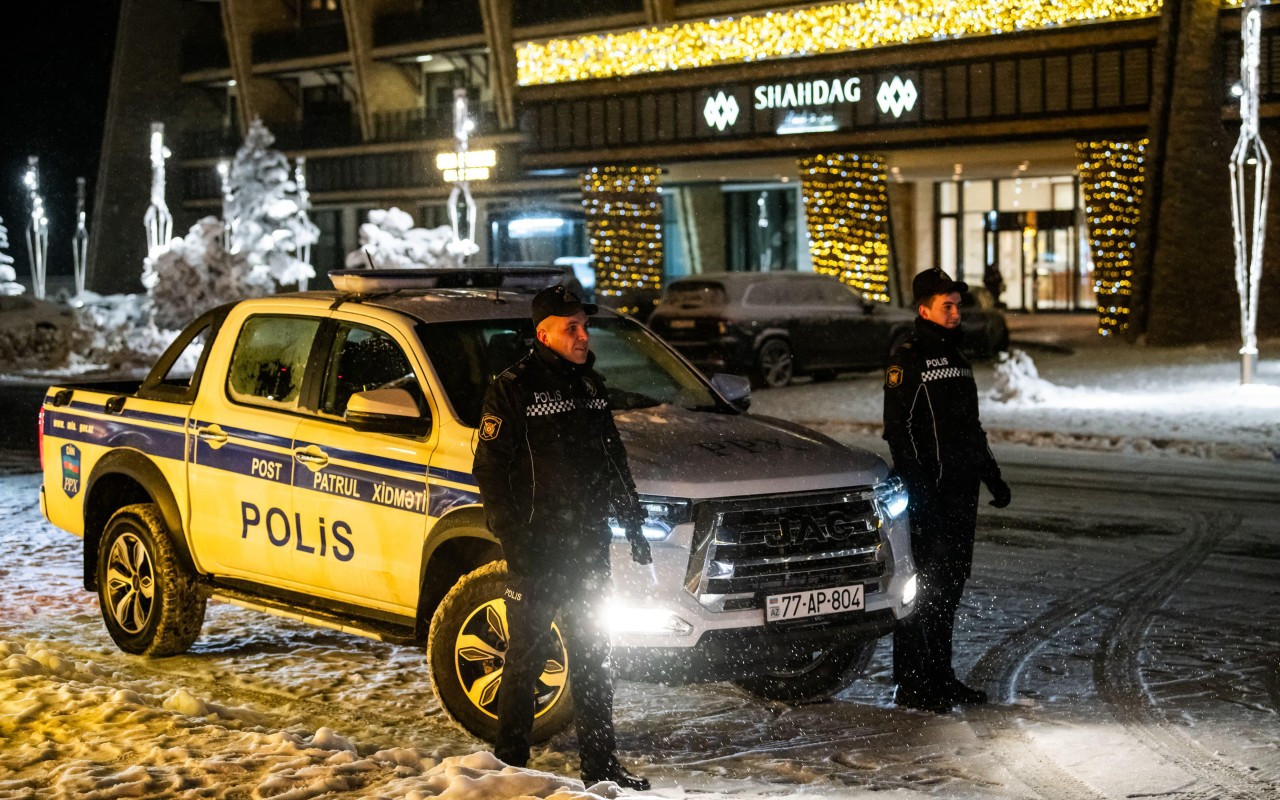 Polis əməkdaşları gecə saatlarında fasiləsiz xidmət aparıb- FOTOLAR