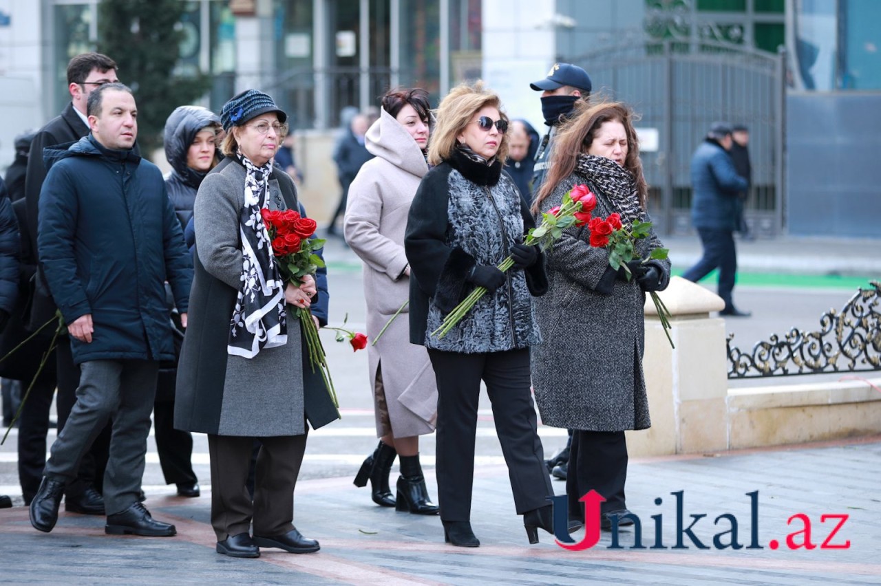 Hökumət nümayəndələri Xocalı soyqırımı abidəsini ziyarət etdilər - FOTOLAR