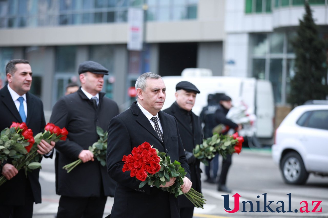 Hökumət nümayəndələri Xocalı soyqırımı abidəsini ziyarət etdilər - FOTOLAR