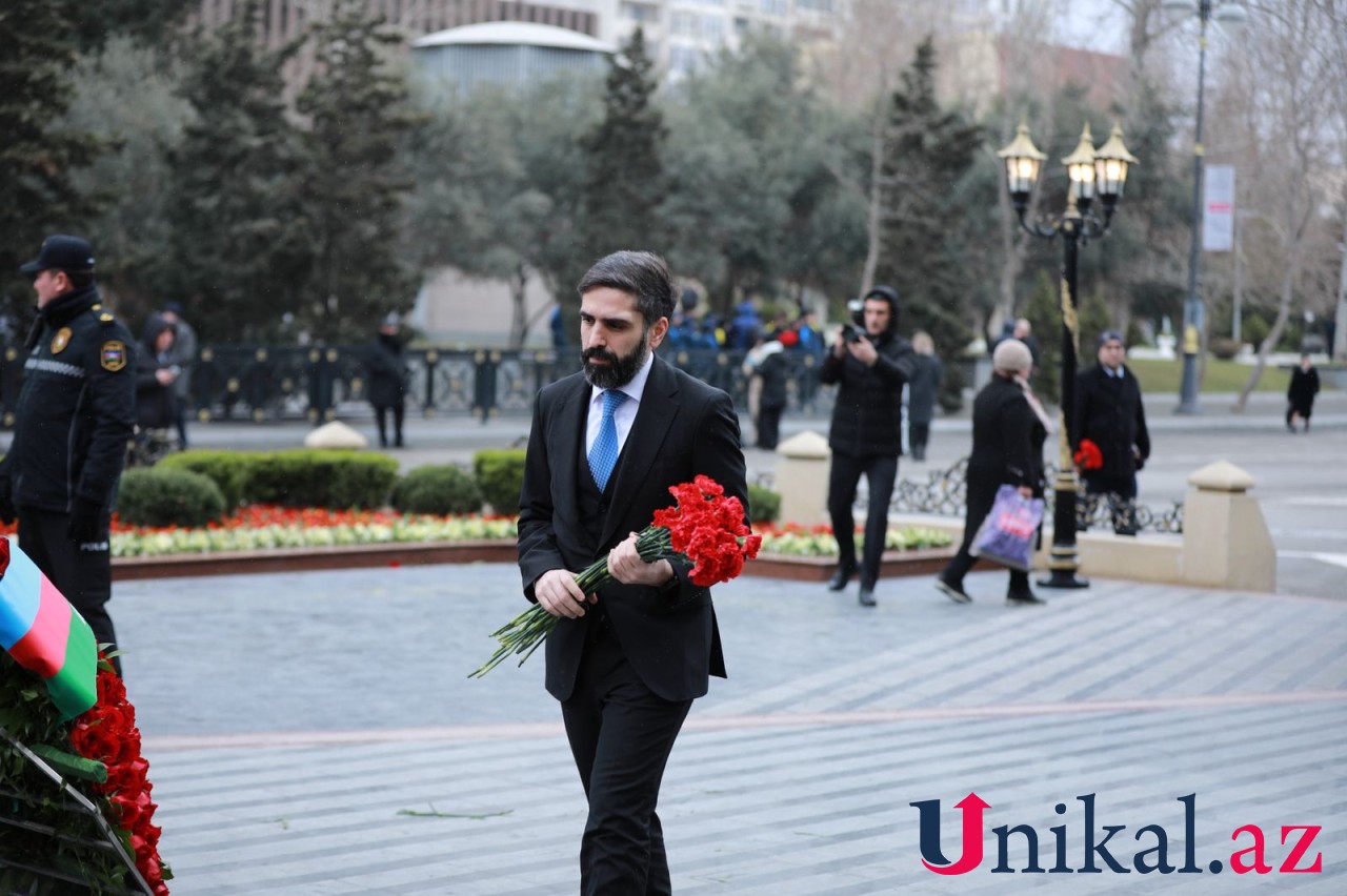 Hökumət nümayəndələri Xocalı soyqırımı abidəsini ziyarət etdilər - FOTOLAR