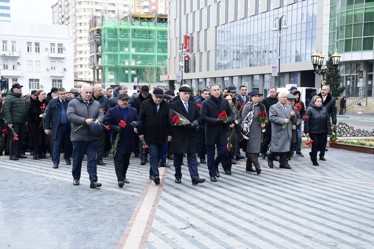 YAP rəhbərliyi Xocalı abidəsini ziyarət etdi - FOTO