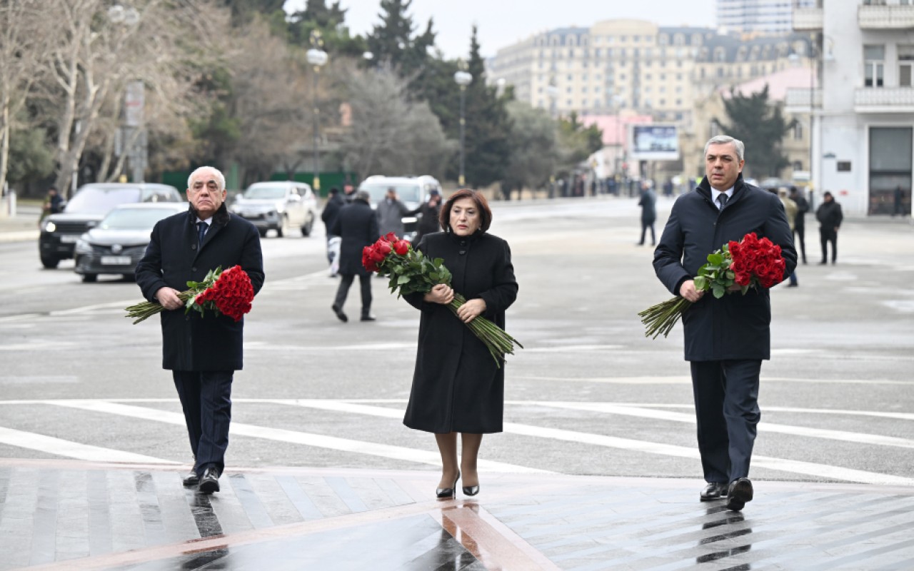 Dövlət rəsmiləri Xocalı soyqırımı abidəsini ziyarət etdilər- FOTOLAR