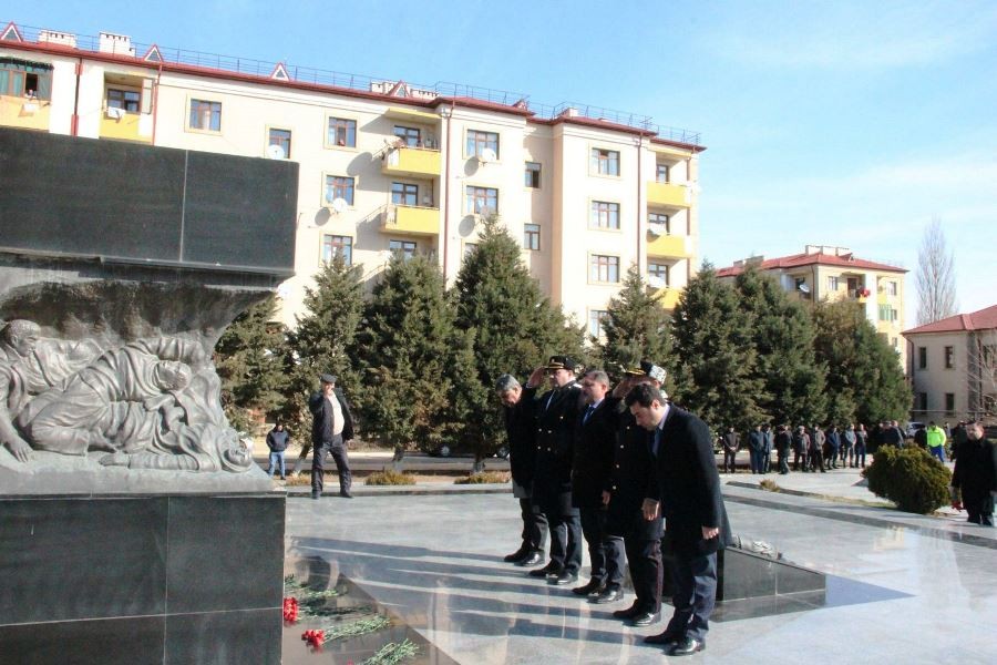 Xocalı soyqırımı qurbanlarının xatirəsi Goranboyda anılıb - FOTOLAR