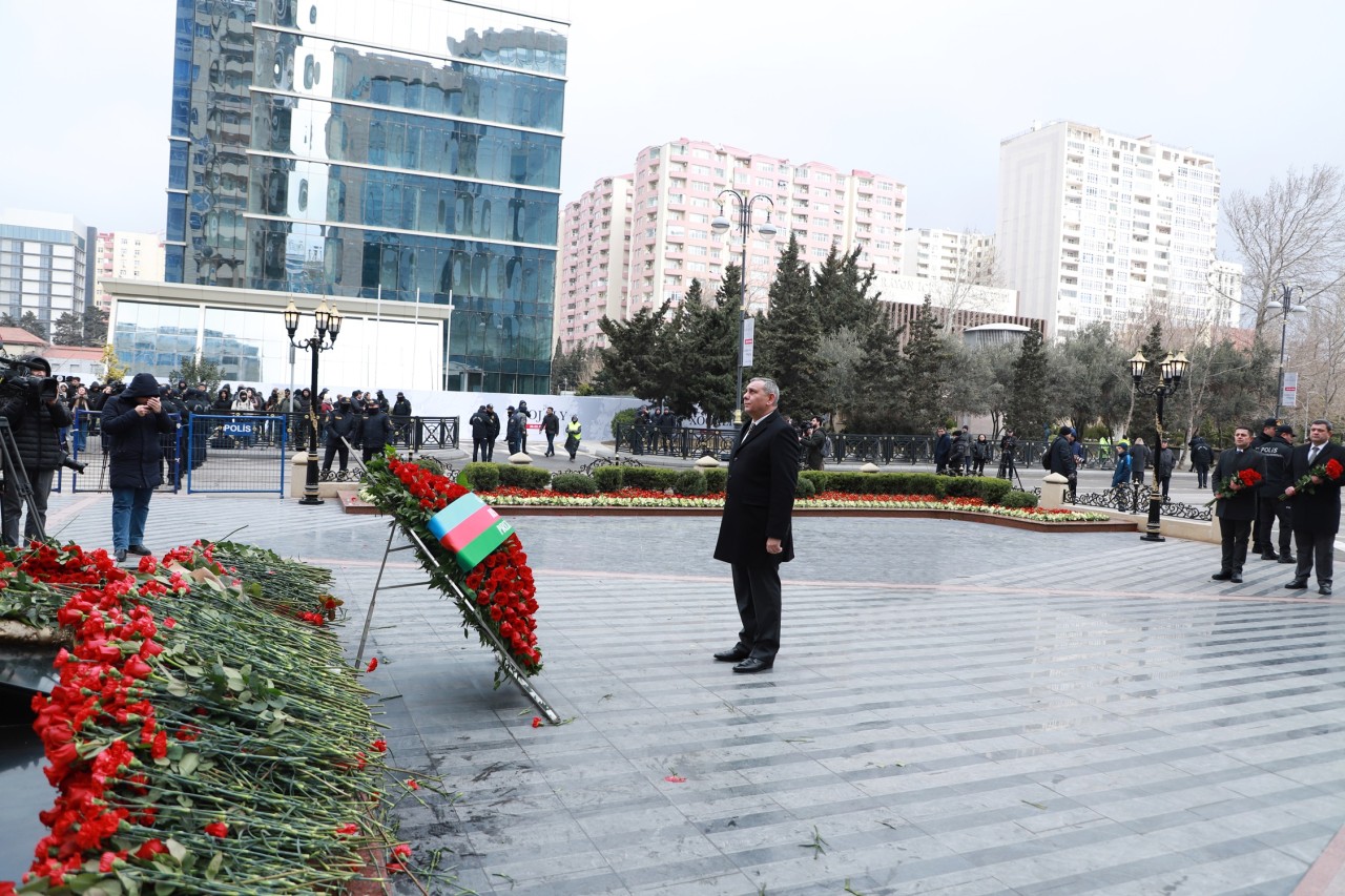 Dövlət Xidmətinin rəhbərliyi “Ana harayı” abidəsini ziyarət edib - FOTOLAR