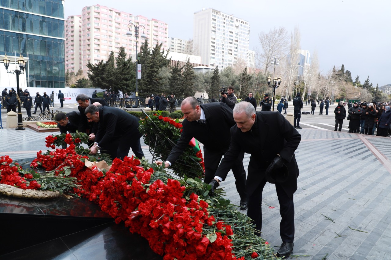 Dövlət Xidmətinin rəhbərliyi “Ana harayı” abidəsini ziyarət edib - FOTOLAR