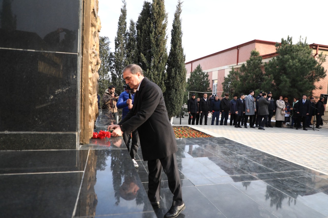 Gəncədə Xocalı soyqırımının ildönümü ilə bağlı tədbir keçirildi - FOTOLAR