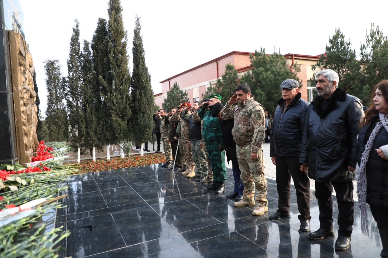 Gəncədə Xocalı soyqırımının ildönümü ilə bağlı tədbir keçirildi - FOTOLAR