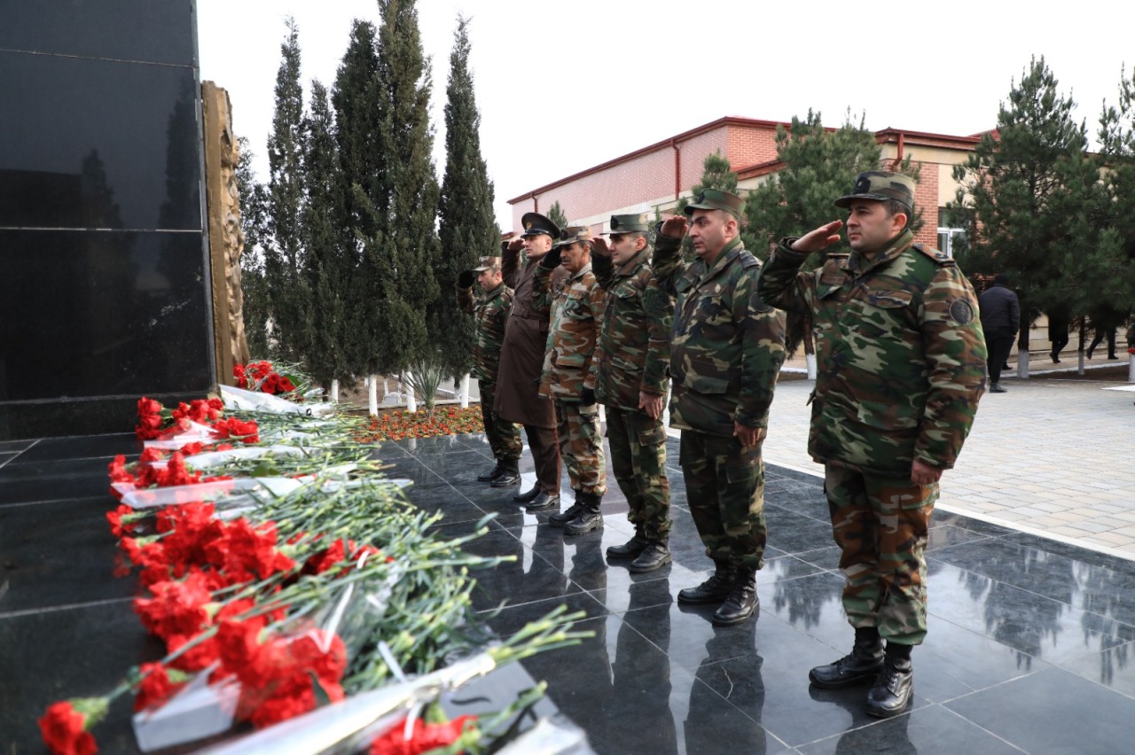 Gəncədə Xocalı soyqırımının ildönümü ilə bağlı tədbir keçirildi - FOTOLAR