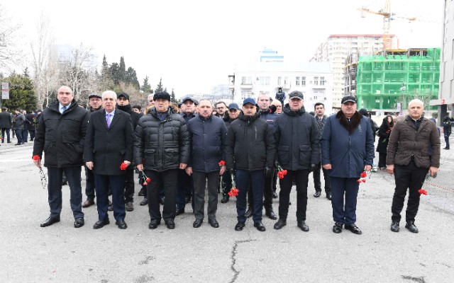 Dövlət Komitəsinin Kollektivi “Ana Harayı” abidəsini ziyarət etdi- FOTOLAR