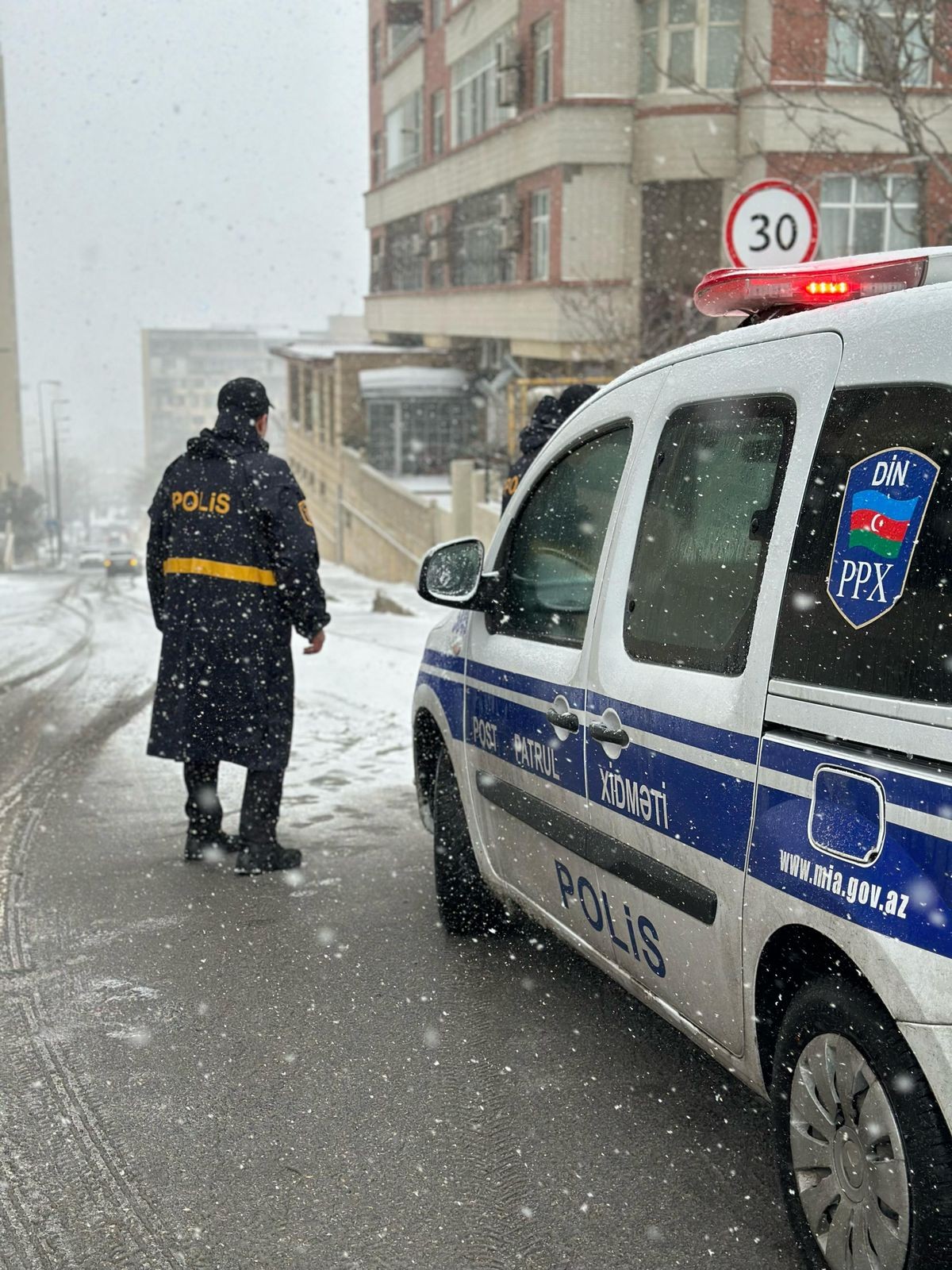 Qarlı hava ilə əlaqədar polis təhlükəsizlik tədbirləri görür - DİN