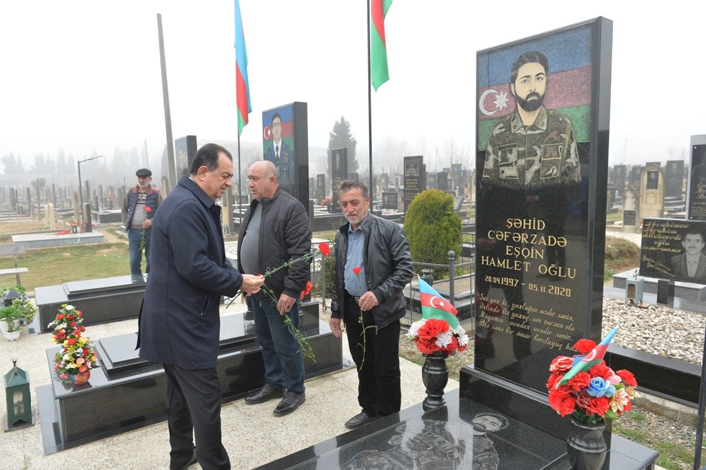 Taleh Qaraşov şəhid məzarlarını ziyarət edib - FOTOLAR