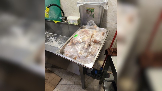 “Vətən” restoranında istehlaka yararsız məhsullar aşkarlandı - FOTOLAR