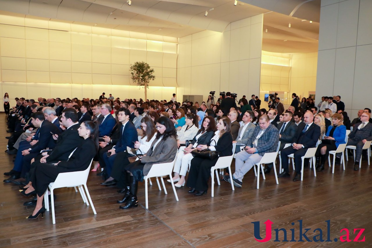 Bakıda Mədəniyyət Nazirliyinin təşkilatçılığı ilə beynəlxalq elmi konfrans keçirilir - FOTOLAR