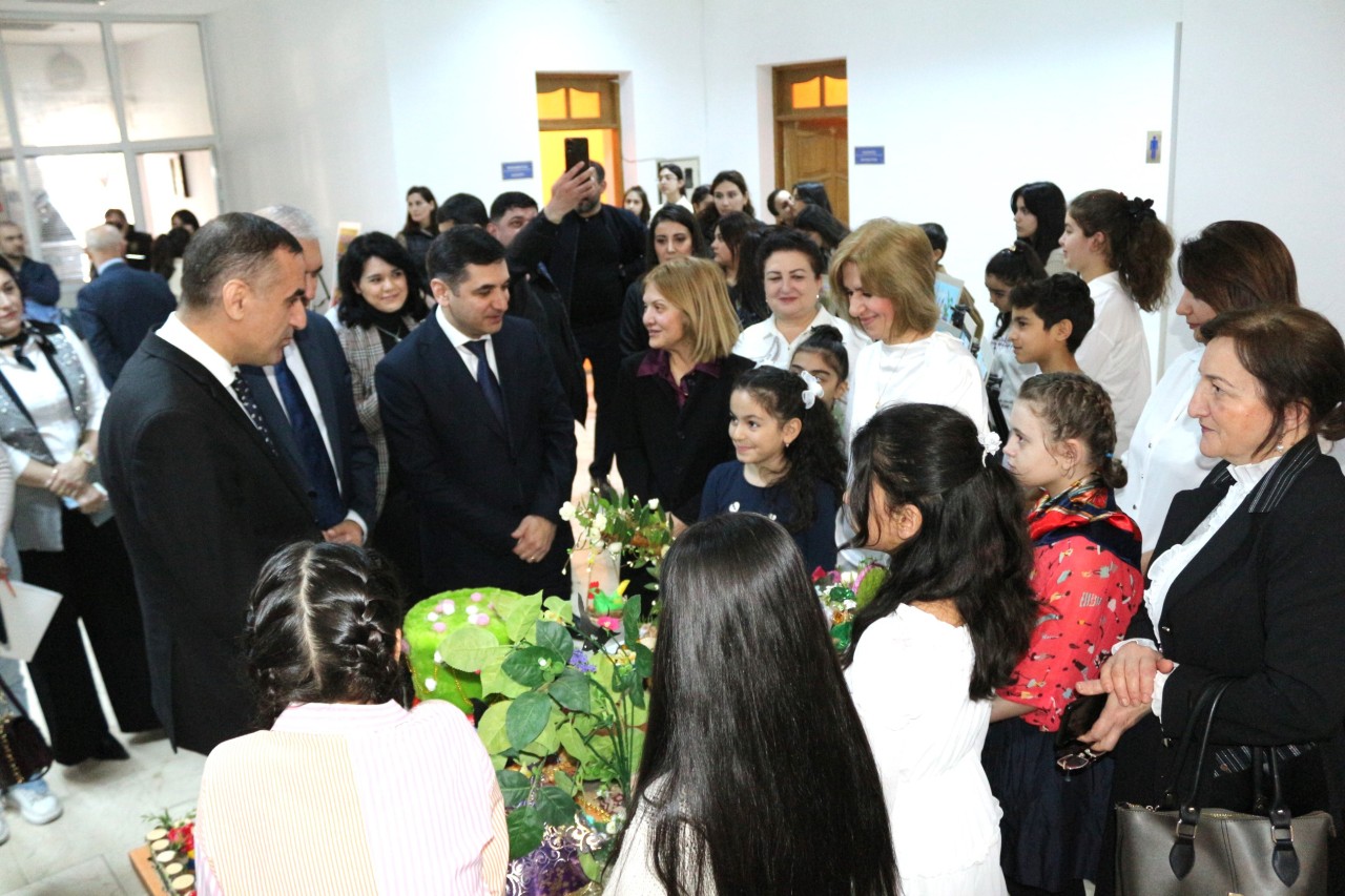 Xətaidə Novruz bayramına həsr olunan rəsm sərgisi keçirildi - FOTOLAR