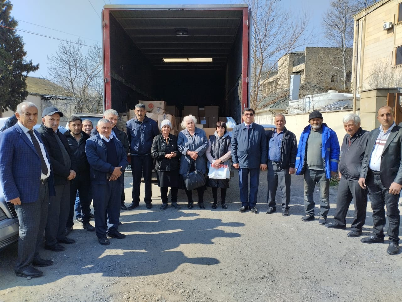 Ağalar Vəliyev şəhid, qazi ailələrinə, ağsaqqalara bayram sovqatları göndərib - FOTOLAR