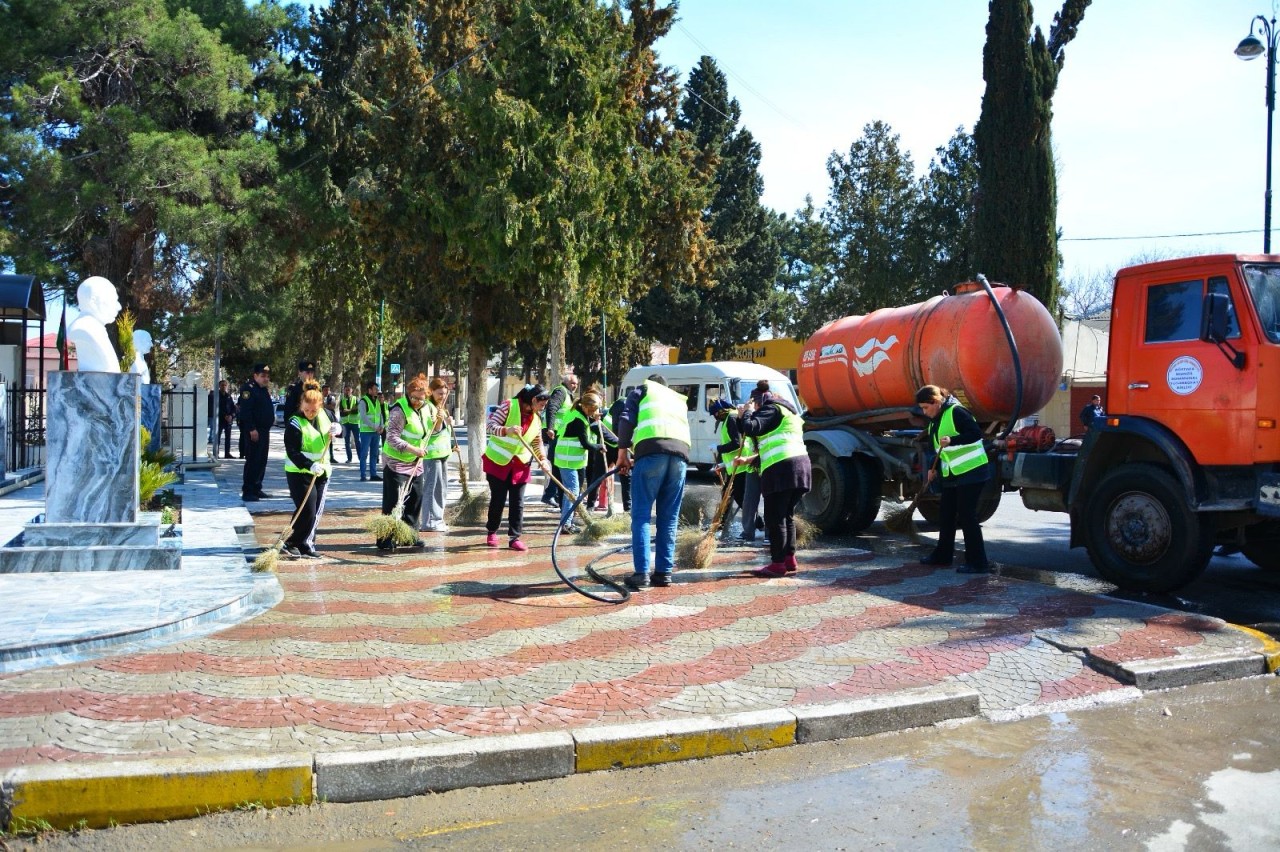 Ağstafada ağacəkmə aksiyası və ümumrayon iməcliyi keçirilib - FOTOLAR