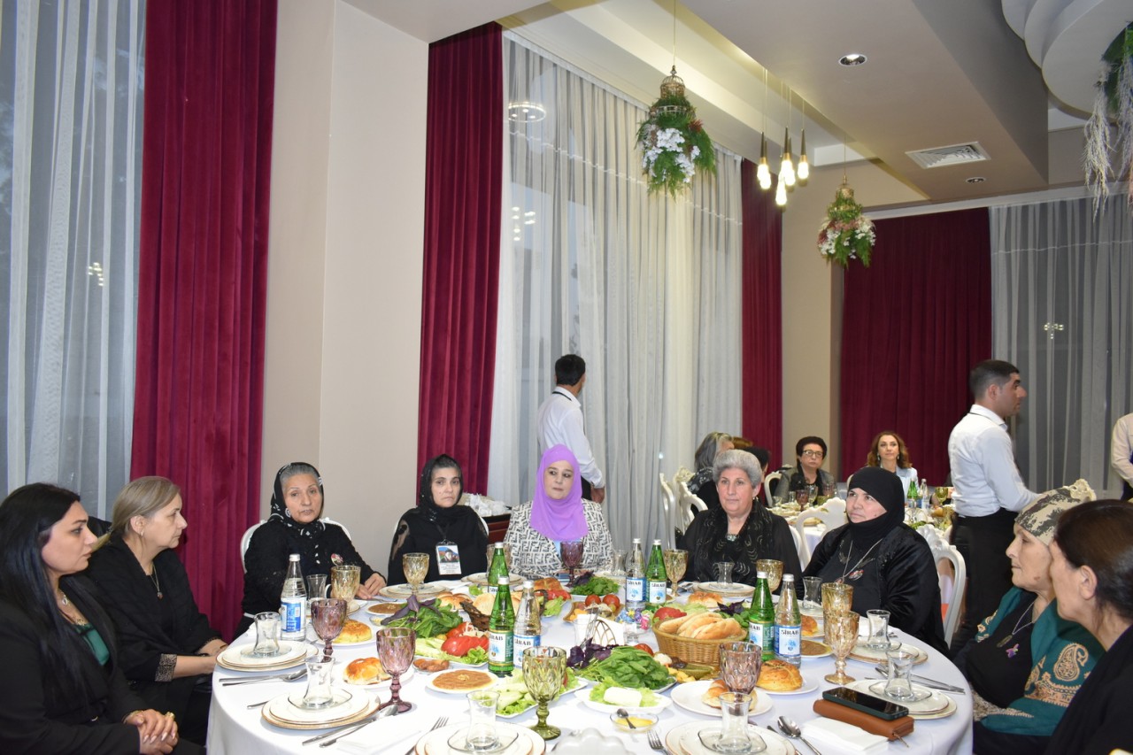 Yasamalda şəhid ailələri üçün iftar süfrəsi açılıb - FOTOLAR