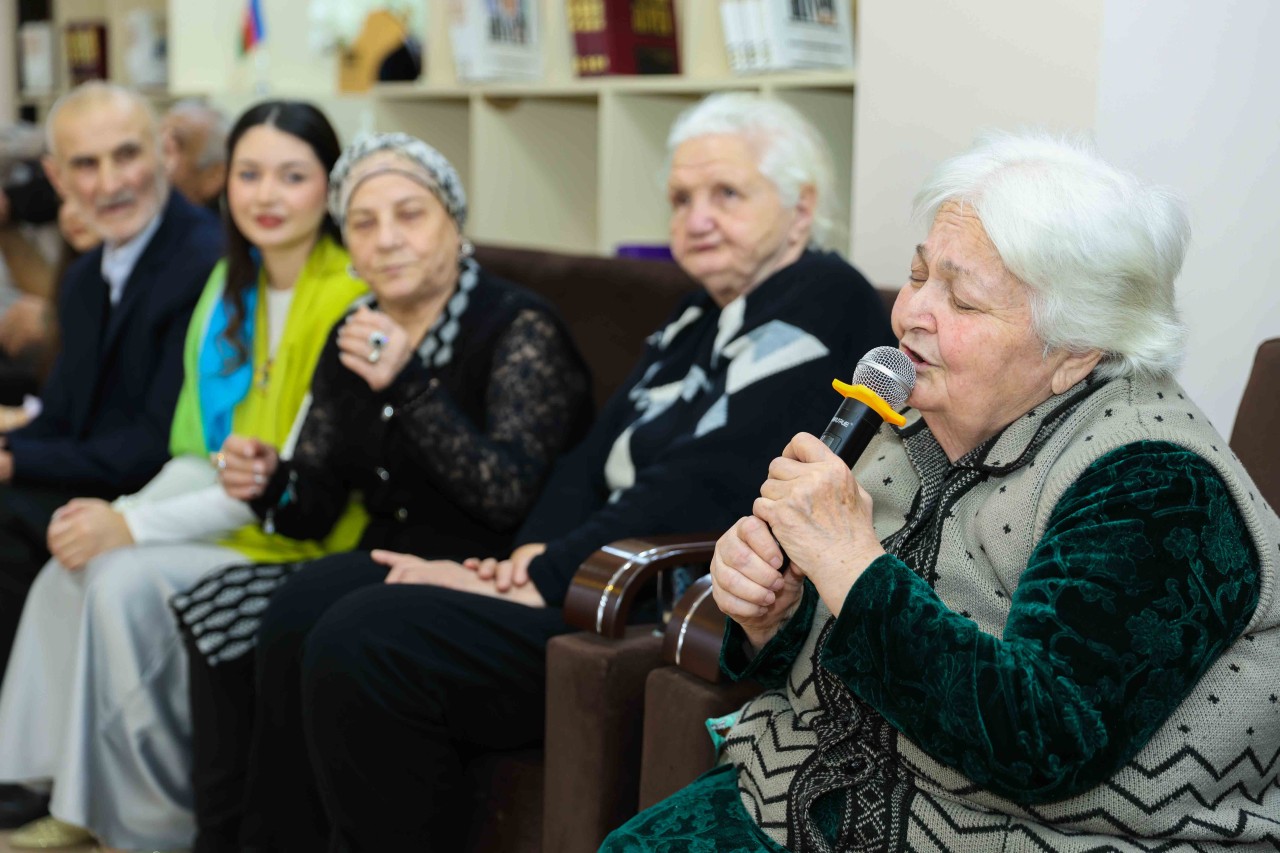 UNEC kollektivi İlaxır çərşənbəni “Ahıllar Evi”ndə qeyd edib - FOTOLAR