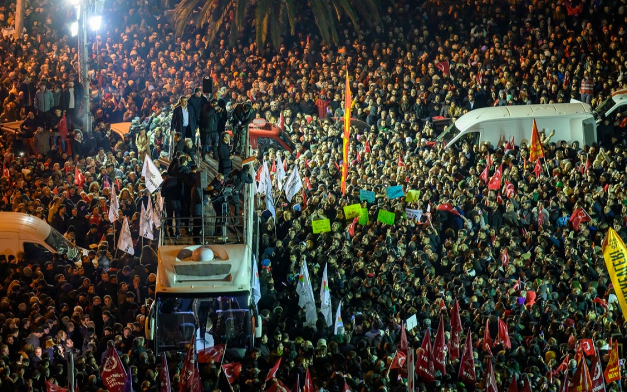 Ankara və İzmirdə də aksiyalaraqadağa qoyuldu