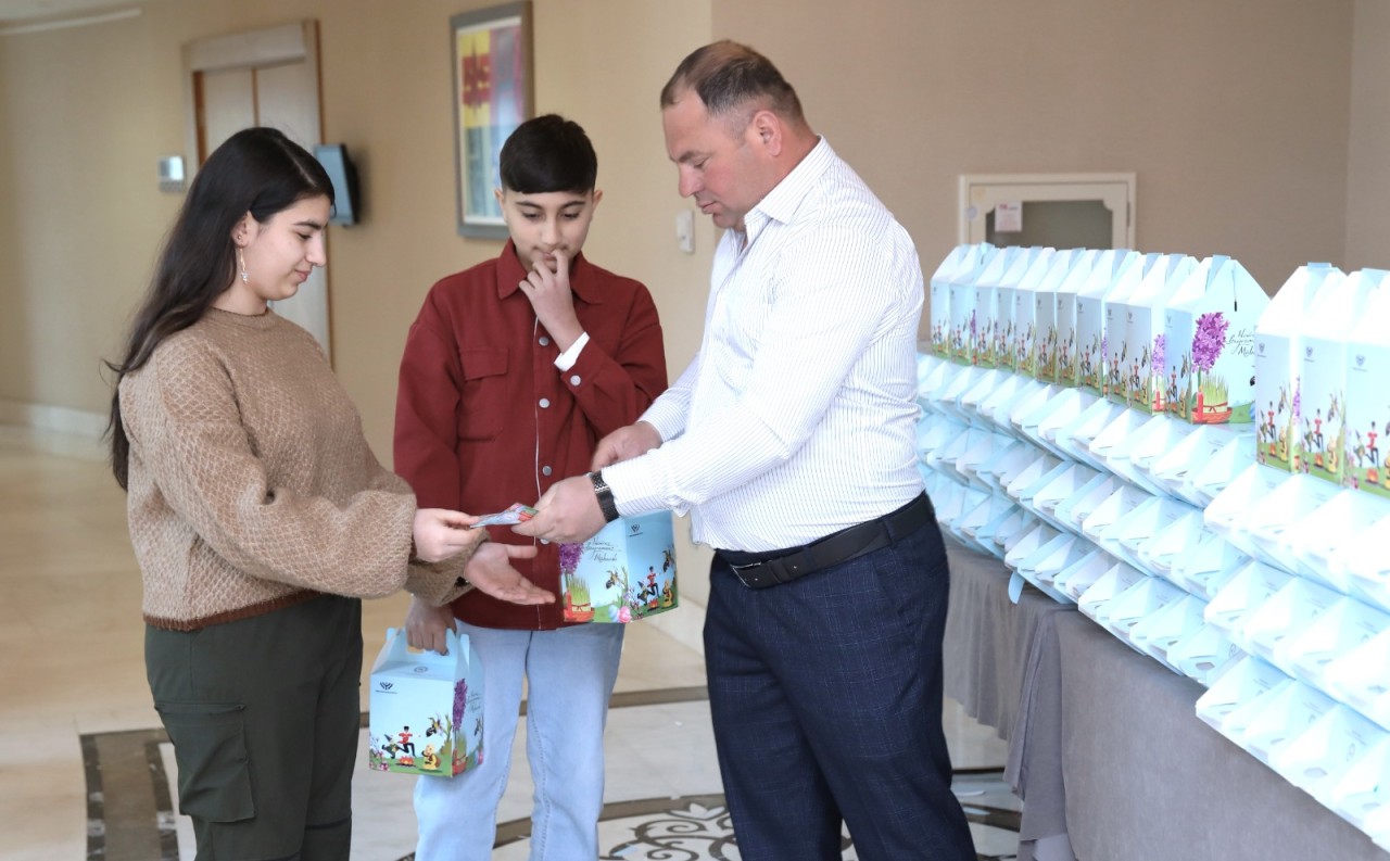 Azərbaycan Həmkarlar İttifaqları Konfederasiyası uşaqlar üçün Novruz şənlikləri keçirir - FOTOLAR