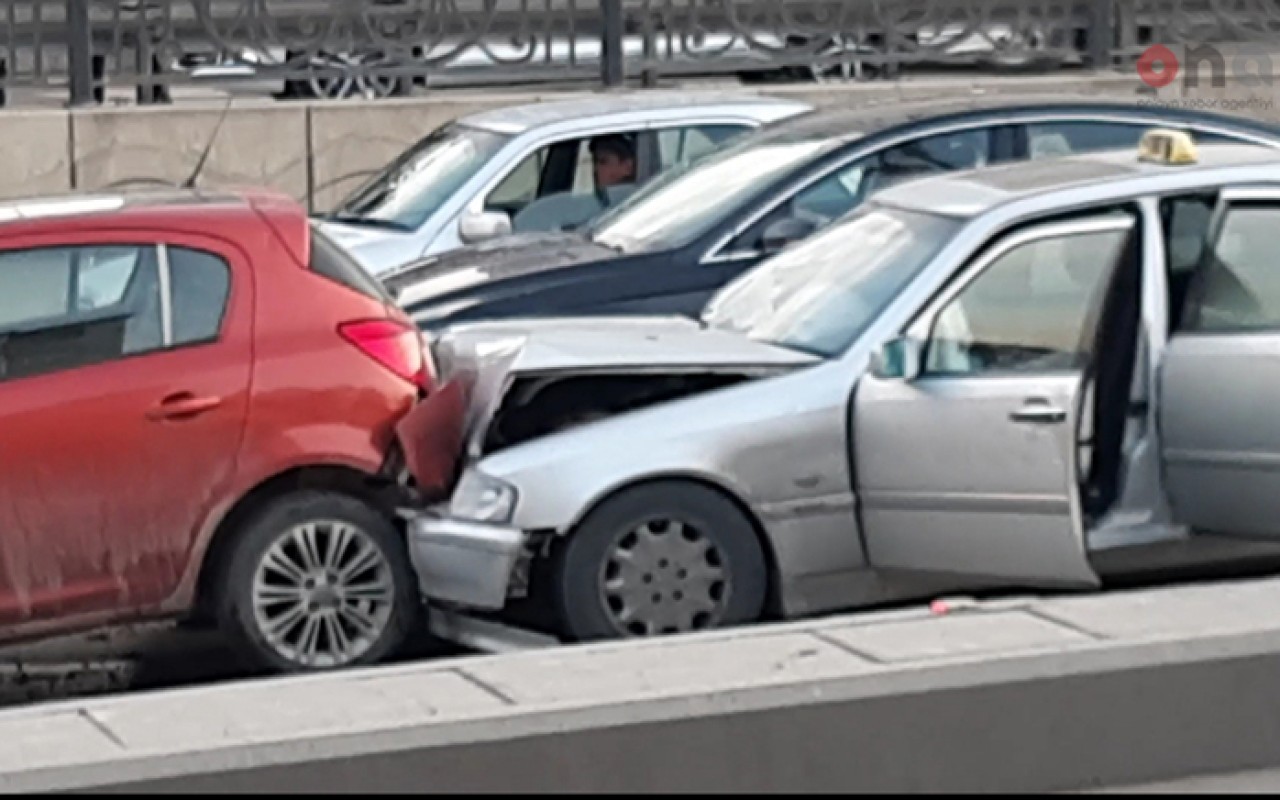 Gəncədə zəncirvari qəza oldu- Yaralılar var