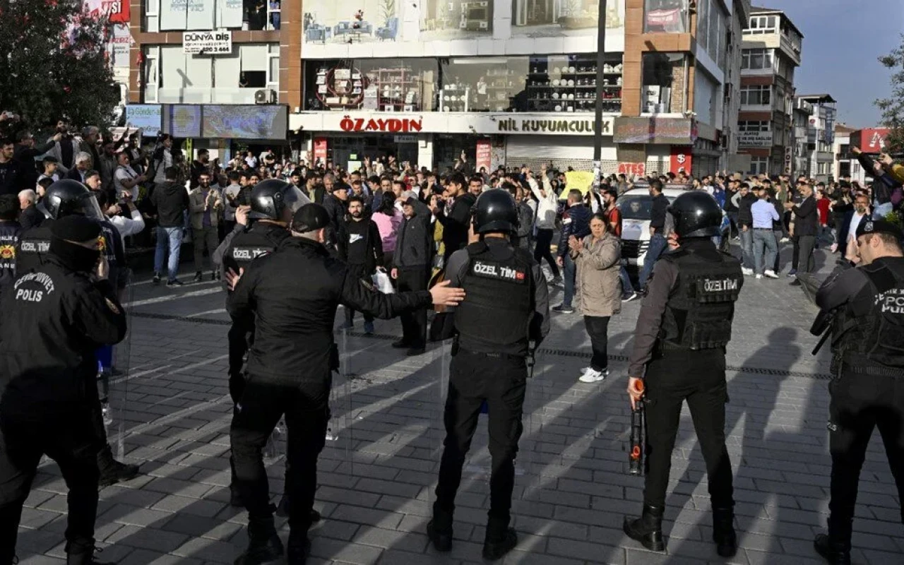 İstanbulda 206 etirazçınınhəbsi istənilir